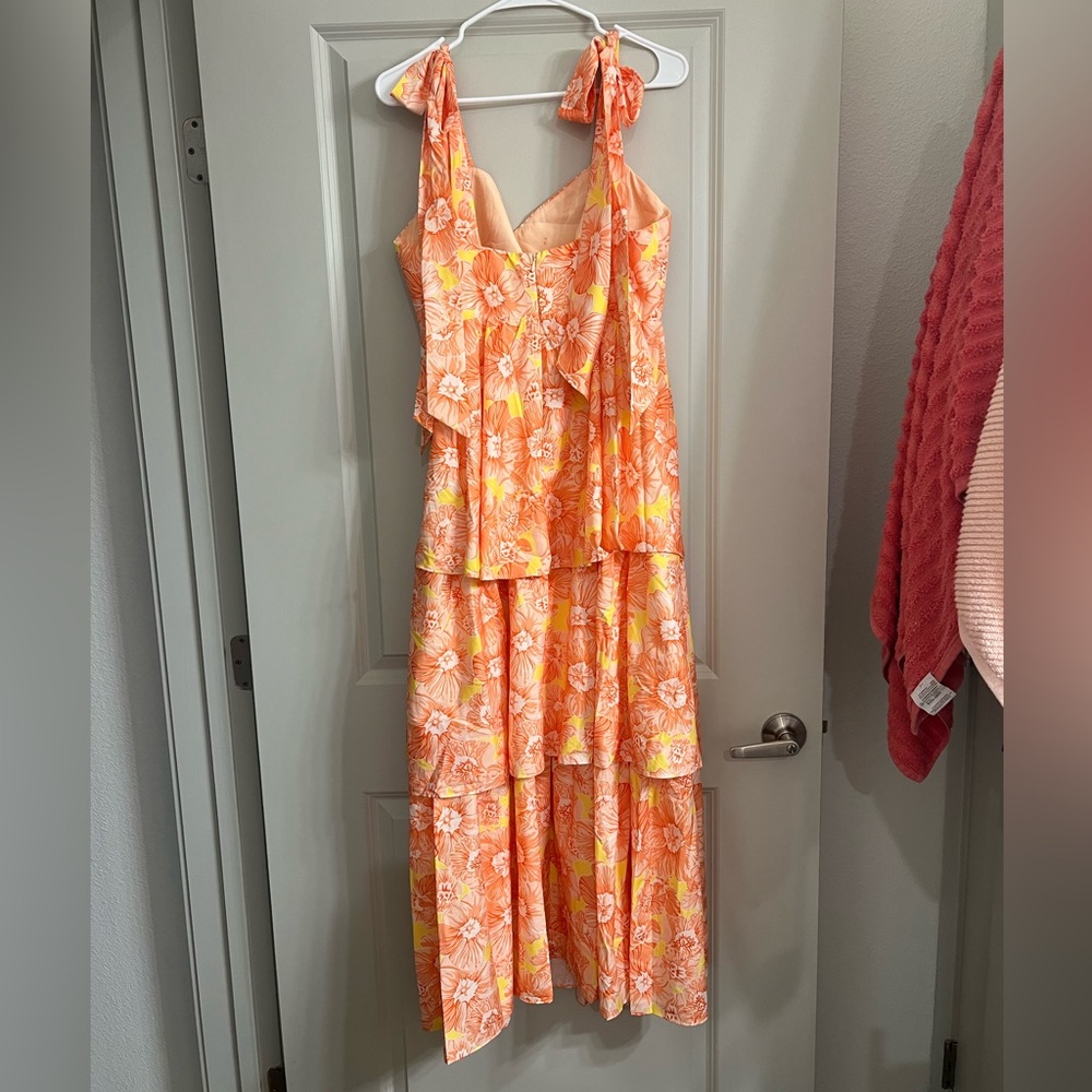 Selfie Leslie Arlowe tied shoulder tiered midi dress